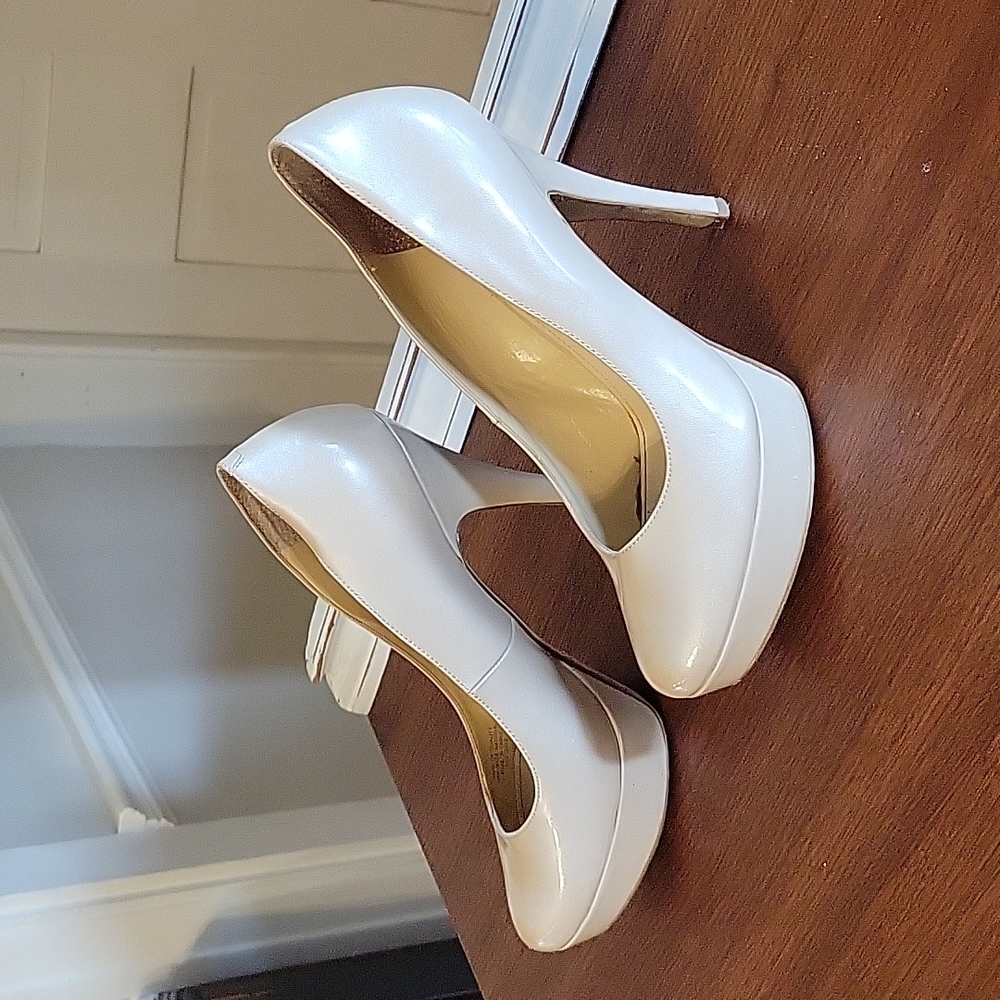 Enzo Angiolini patent leather platform pumps